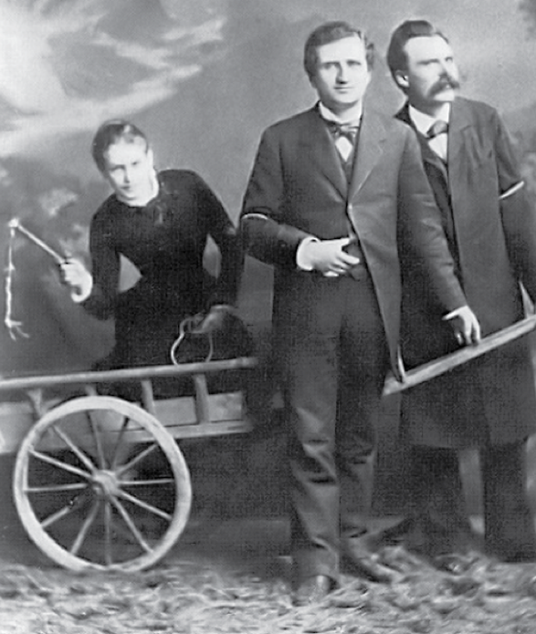 Фото 1882 года. Лу фон Саломе с плетью в руке правит телегой, в которую запряжены «ломовые лошади» - Ницше (справа) и Пауль Реё!